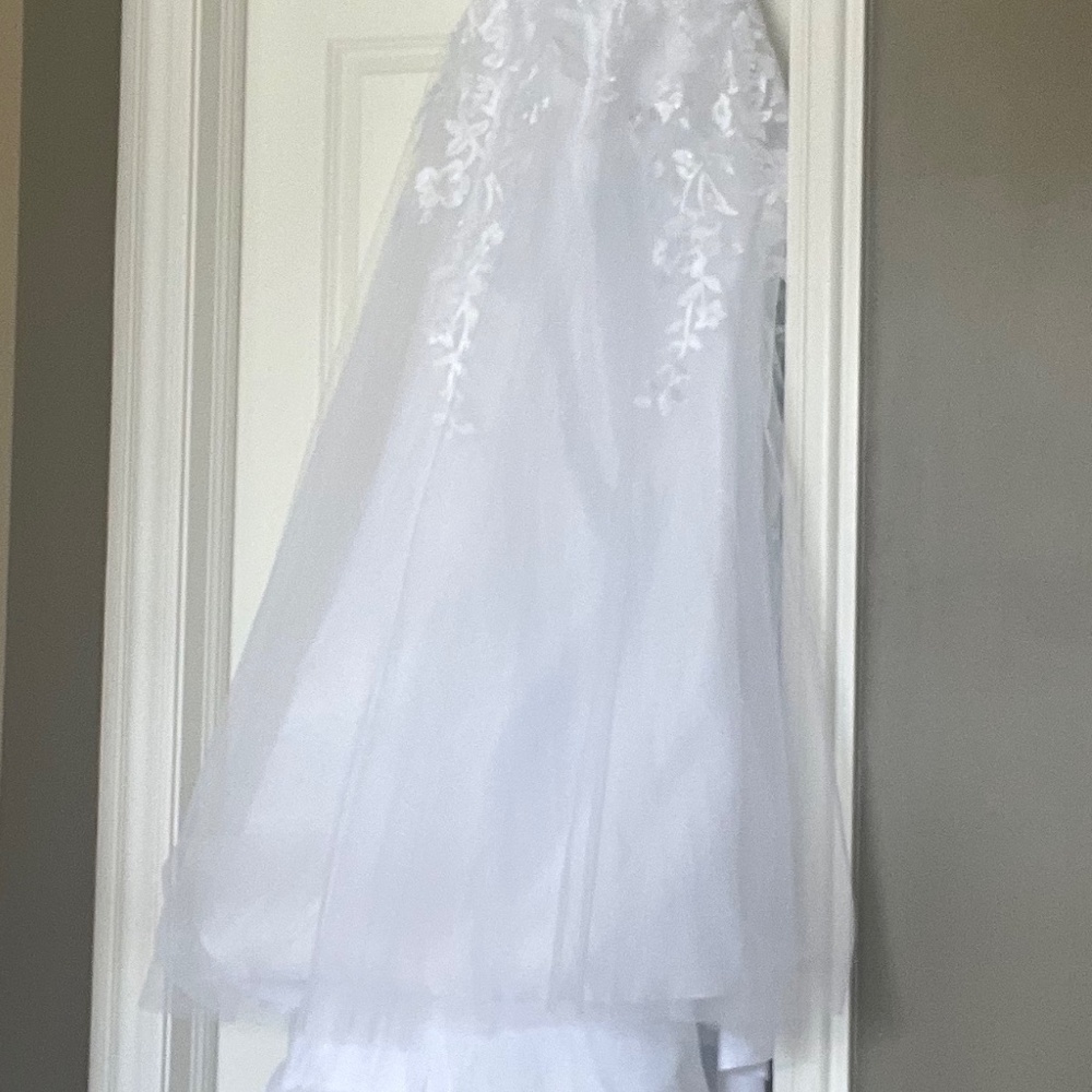 Brand New Size 4 Wedding Dress